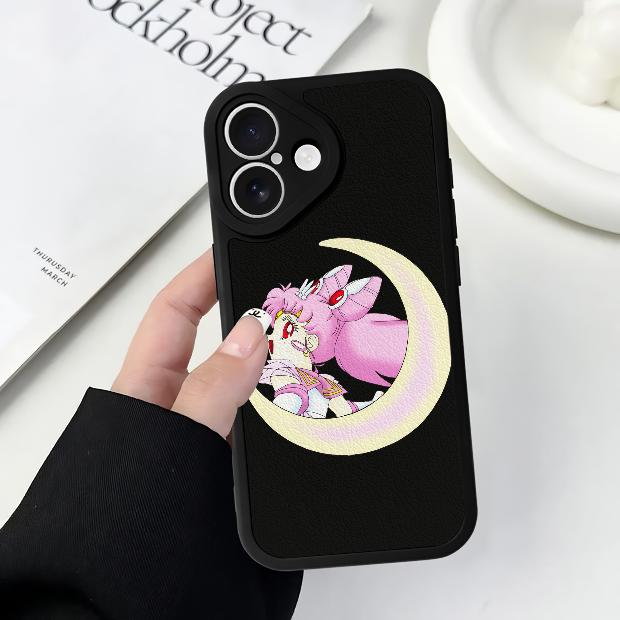 （画像用） 美少女戦士セーラームーン ちびうさ Sailor Moon Chibiusa Tsukino Usagi Small Lady Serenity 【iPhone 16シリーズ対応】シリコンスマホケース（レザー調） 材質：シリコン